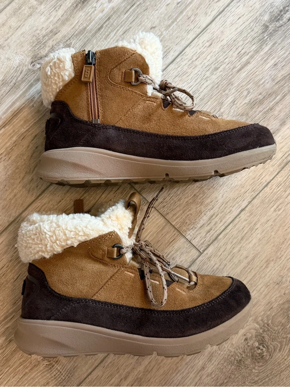 UGG TerreTrail Cozy Lace Boots - Kids Size 3 - Chestnut - Like New